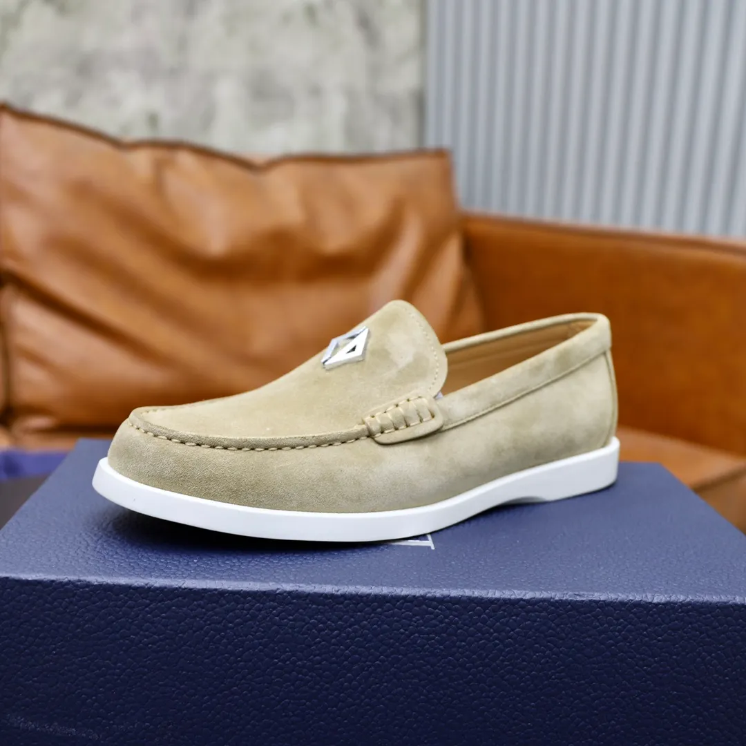 Ex-factory price: 540🙅‍♂️🙅‍♂️🙅‍♂️ Brand: Dior DIOR Standard code: Men's code 38/44 (45 can be customized) Grade: Same as the official website Material: Original cowhide stitching, cowhide lining, original TPU wear-resistant soft outsole Style categories: Leisure and sports version, footwear for driving, young fashion, European and American trends, British style Color: actual picture color